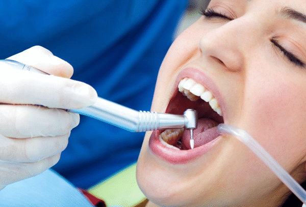 Pain-Free Smiles: How Modern Clinics Simplify Dental Extractions